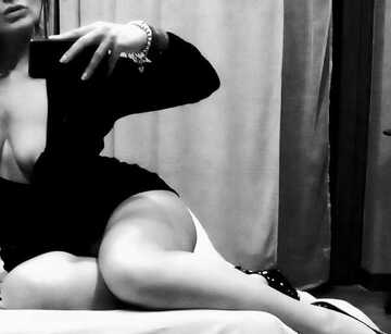 Public Photo of MissErotica